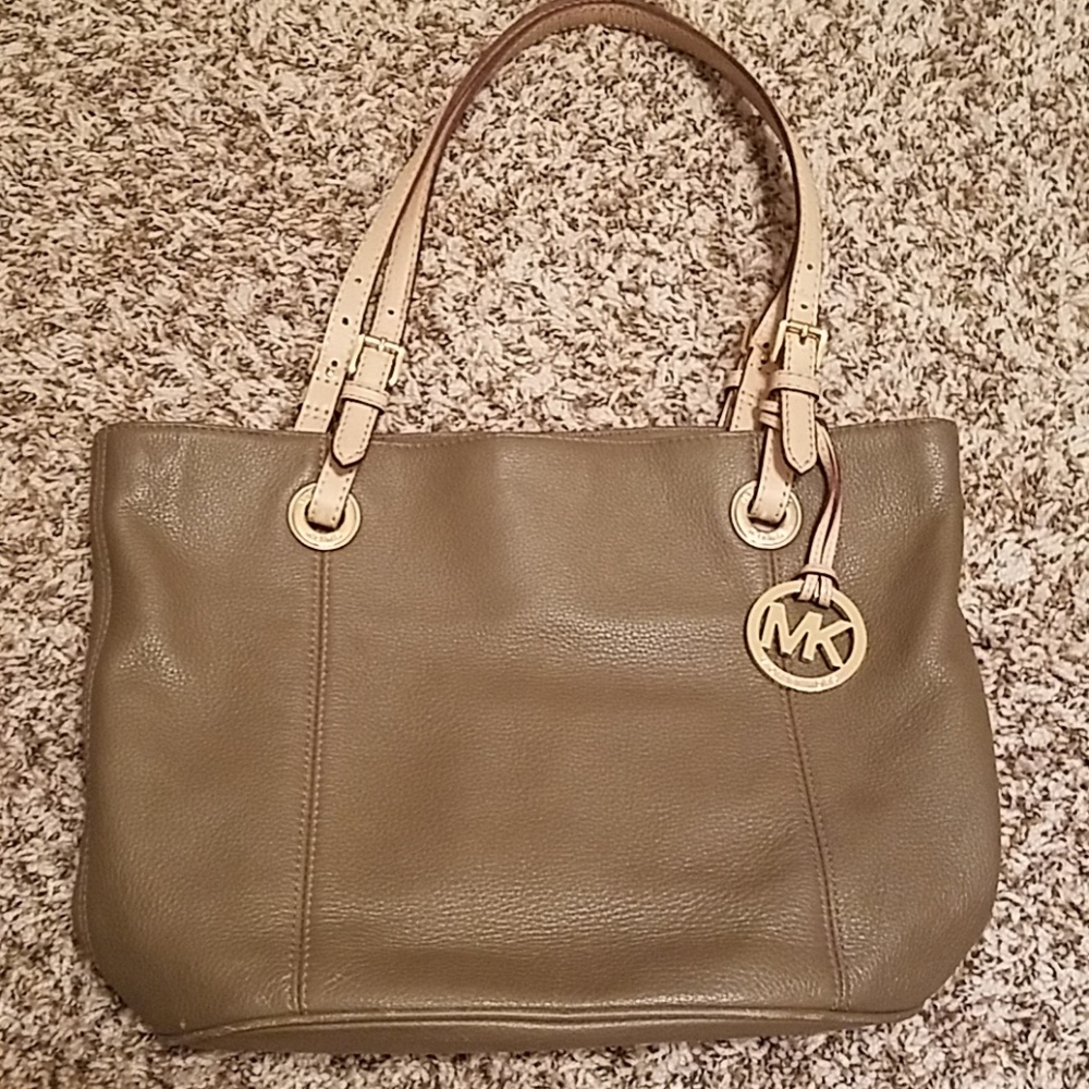 Michael Kors gray leather purse